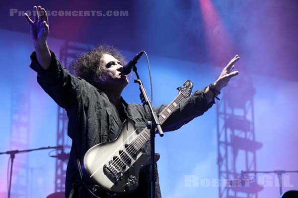 THE CURE - 2019-08-23 - SAINT CLOUD - Domaine National - Grande Scene - Robert James Smith